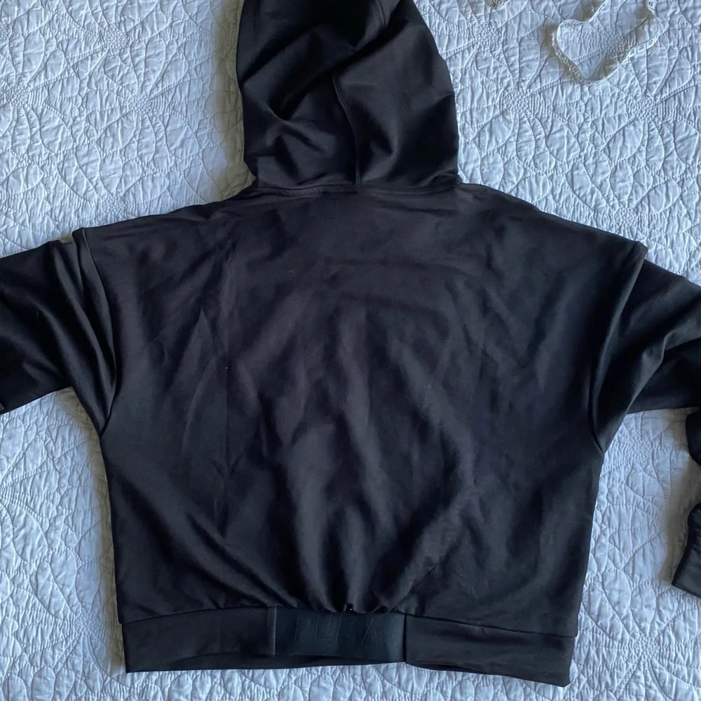 [NWT] Women's Puma Sweatshirt - Picture 5 of 7